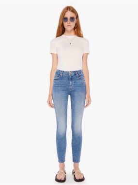 Mother High waisted Looked Ankle Jean On The Road